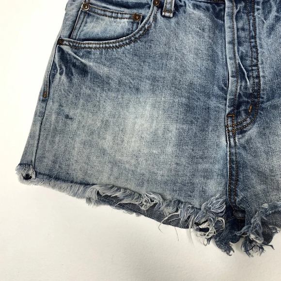 Free People Uptown High Rise Button Fly Frayed Hem Denim Shorts Size 30 - Picture 4 of 9